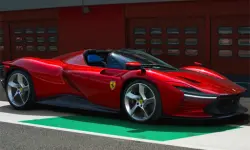 Ferrari Daytona SP3 Slide